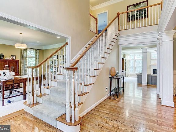 5th image of 9 Trillium Ct