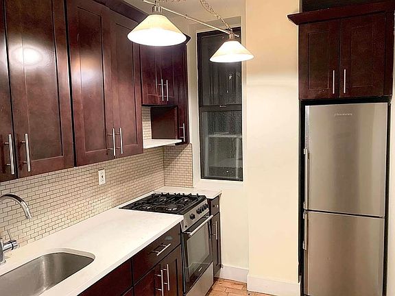 3rd image of 645 Franklin Ave APT 1B