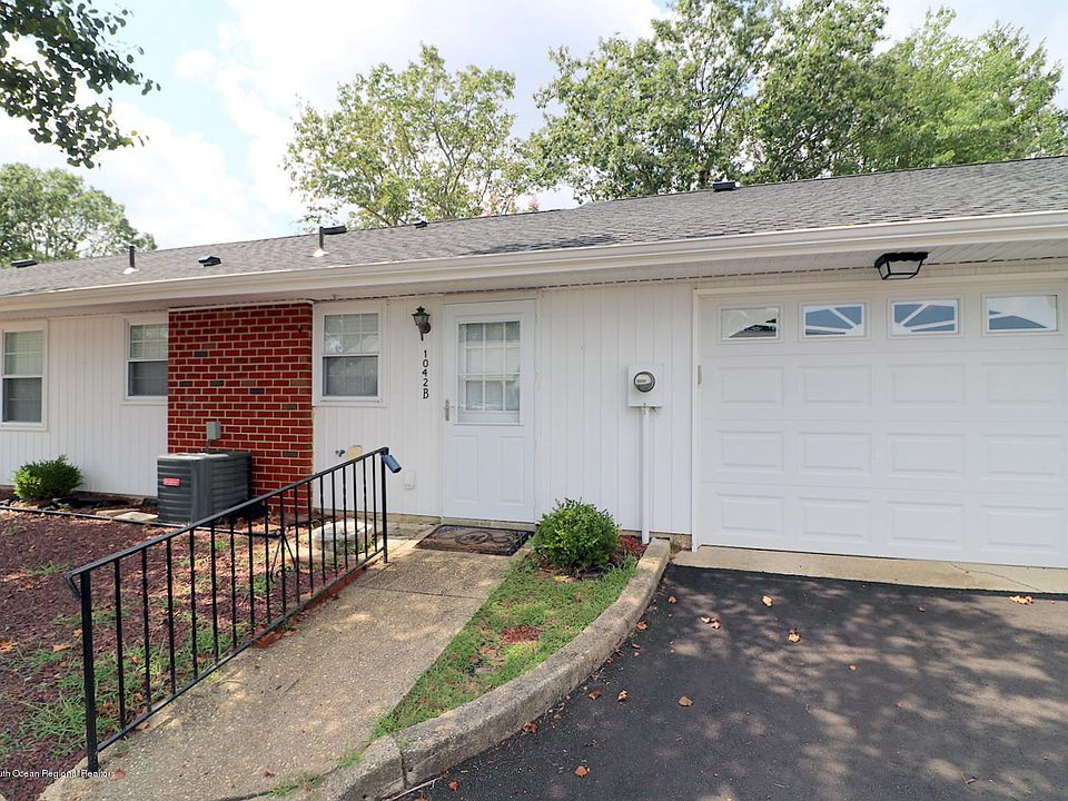 1st image of 1042 Aberdeen Dr #B