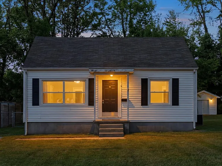 2813 Faircourt St — Photo 1
