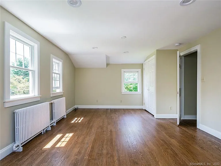 33 Washington Ave — Photo 22