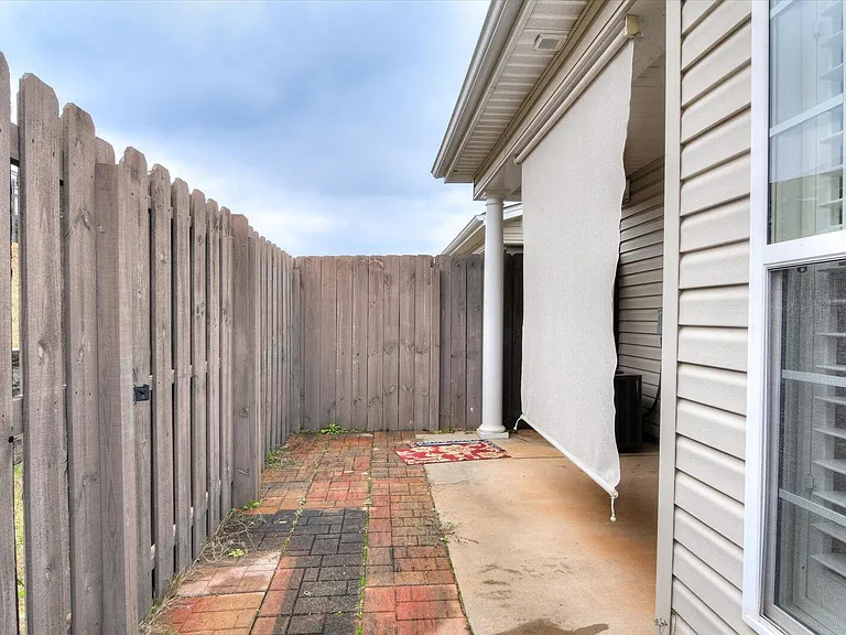 115 Redglobe St — Photo 31
