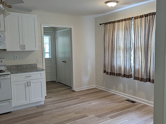 Eat in kitchen from living room