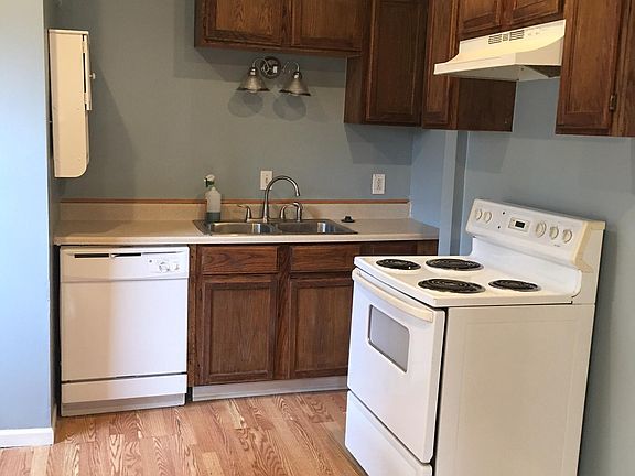 The kitchen (one side of it)