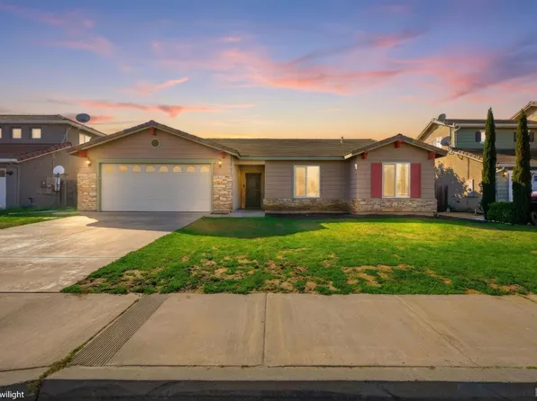 1079 W Ambassador Dr, Hanford, CA 93230