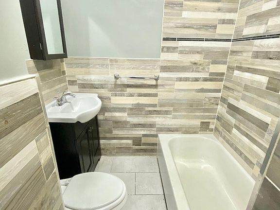 3rd image of 115 Halsted St APT 104