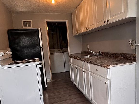3rd image of 328 E Kellar Ln