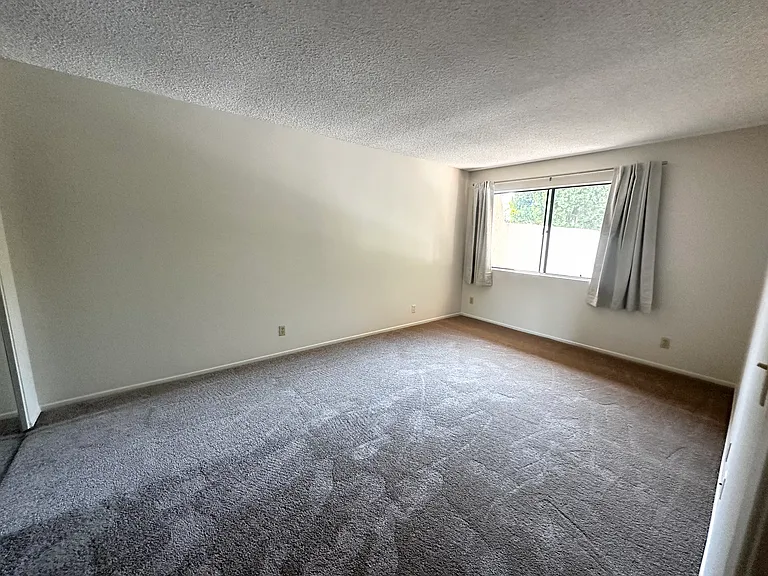 746 Stuart Ln — Photo 10