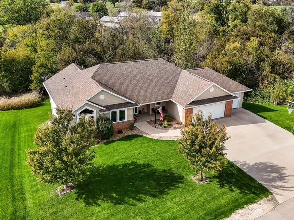 428 Holt St, Anamosa, IA 52205