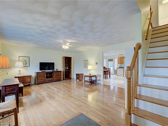 5th image of 25 Hyde Ave #25