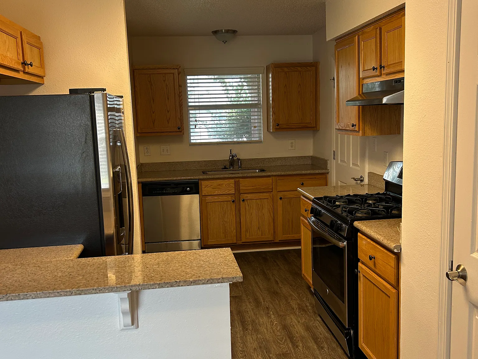2 bed, 1.0 bath, 1476 sqft, $1,395 — Photo 4
