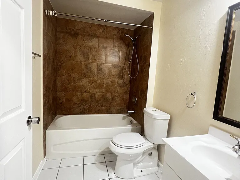 213 SE 23rd Pl #1 — Photo 9
