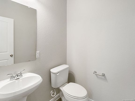5th image of 1621 Misty Elm St