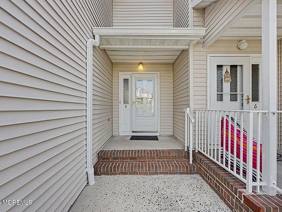 3rd image of 5 Village Place