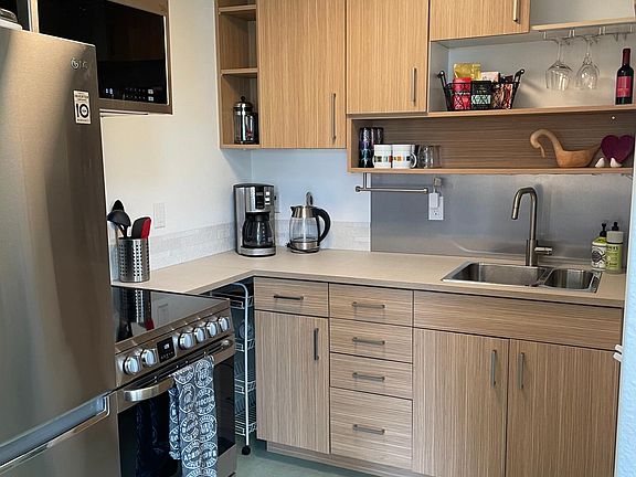 3rd image of 1114 N M St #1114B
