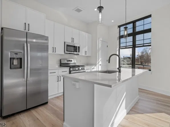 1 Union Ave APT 204, Cresskill, NJ 07626