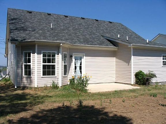 Nice Patio with private backyard!