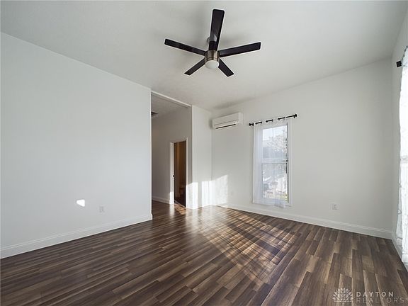 2nd image of 826 Nicklin Ave