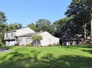 6 Washington Dr, Middlebury, CT 06762