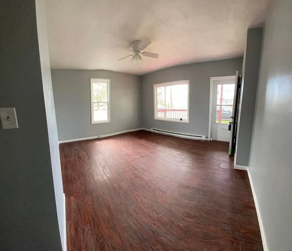 1 bed, 1.0 bath, 900 sqft, $925 — Photo 2