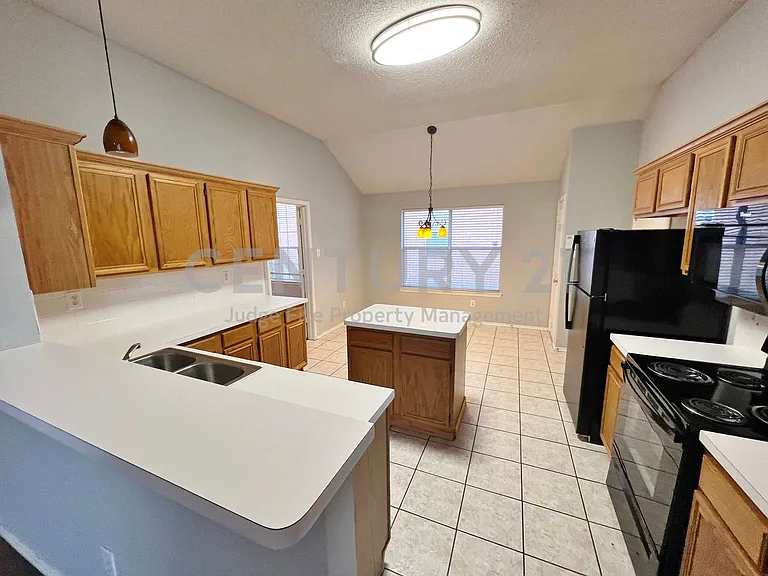 1222 Harvard Ln — Photo 7