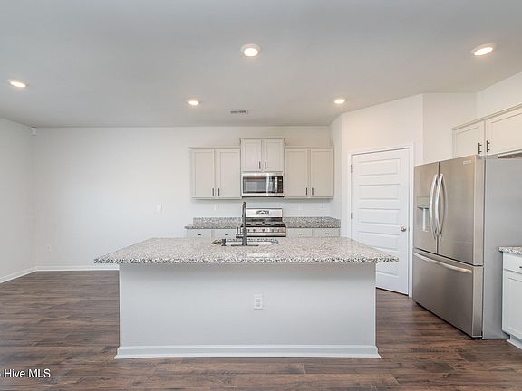 5th image of 511 Myrtle Crest