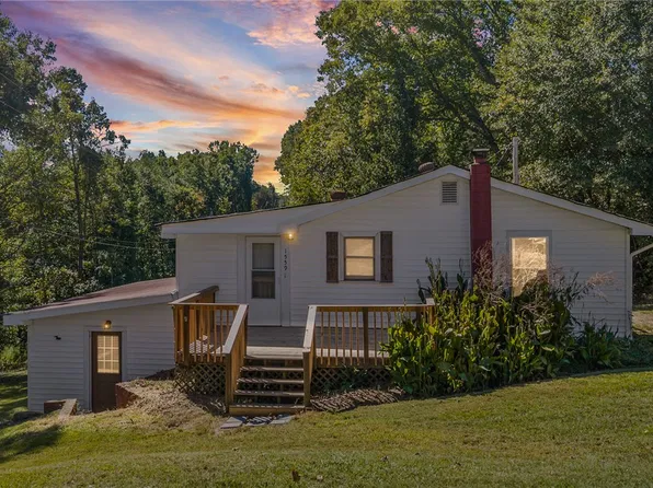 1559 Old Seneca Rd, Central, SC 29630
