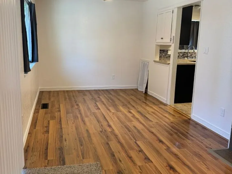 1030 W 1st Ave — Photo 11