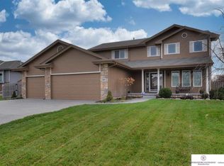 1801 Apollo Ln, Papillion, NE 68133