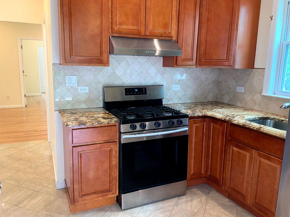 1st image of 2831 Randall Ave #2