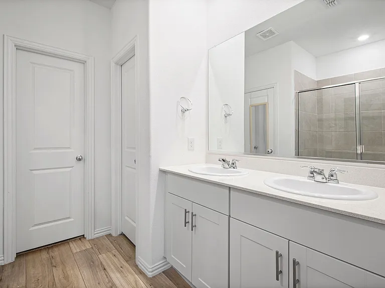 5948 Priory Dr — Photo 14