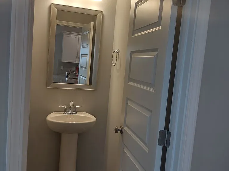 1031 Ashcroft Cir — Photo 16