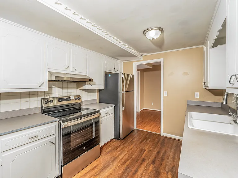 1700 Serene Dr — Photo 8