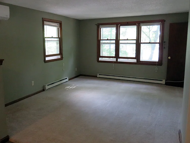 665 Memorial Dr — Photo 2