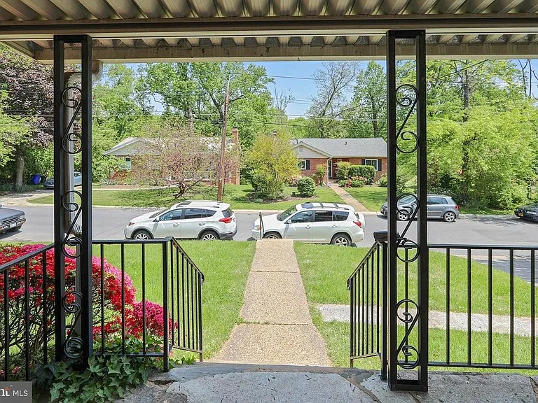 Front porch street view.