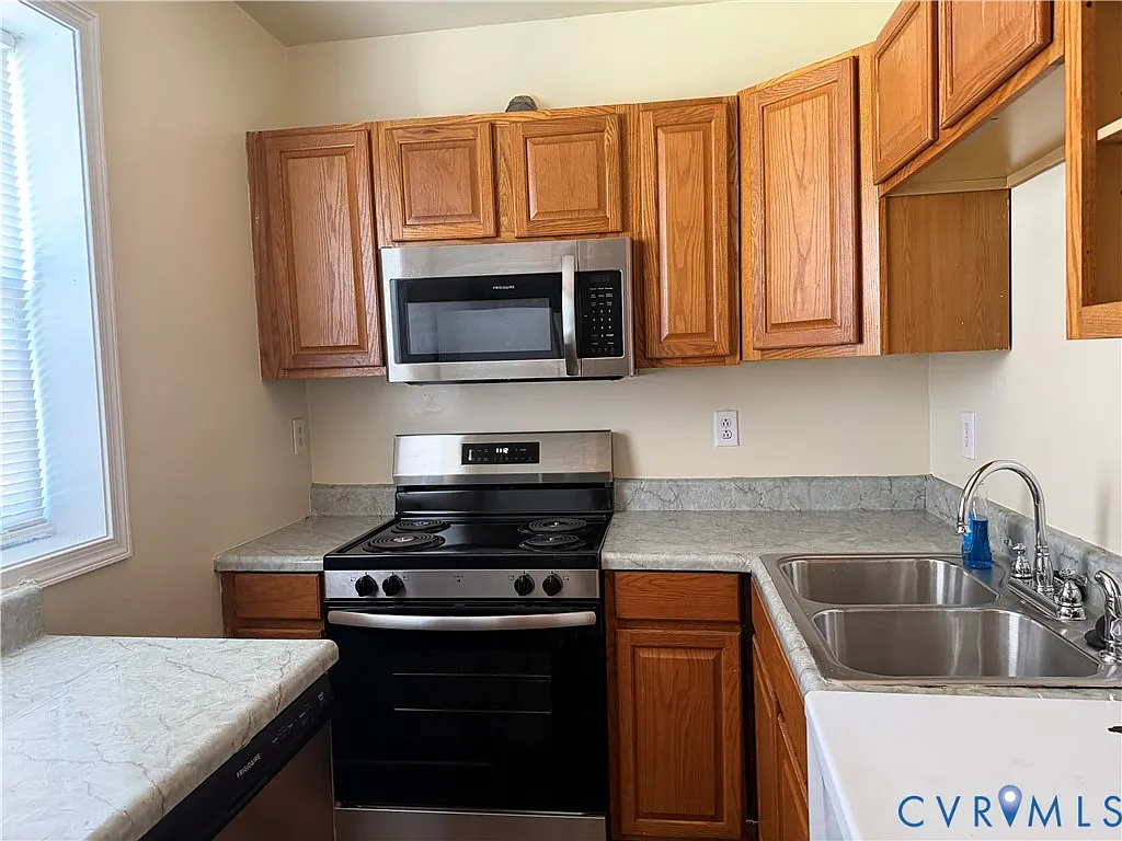 2 bed, 1.0 bath, 815 sqft, $1,595 — Photo 3