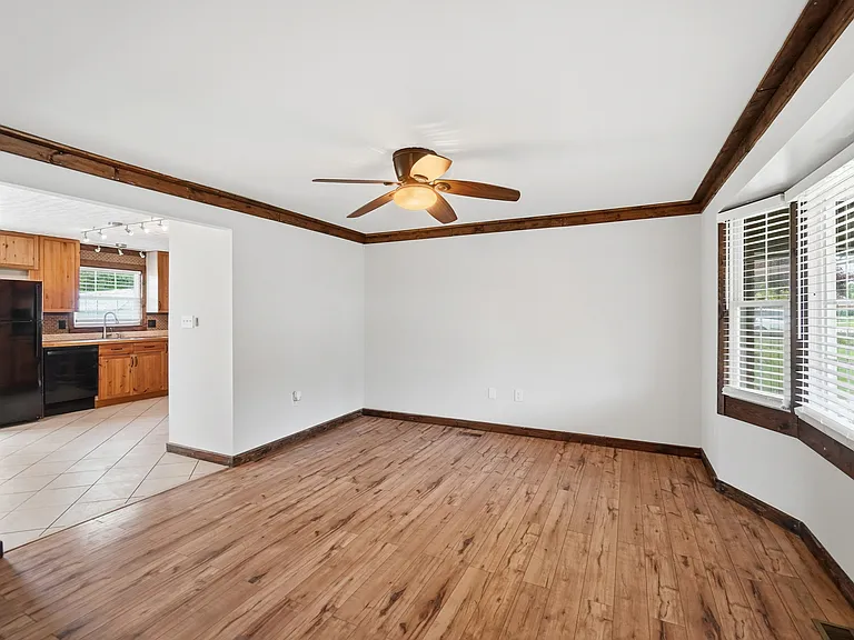 27 Laurelgrove Dr — Photo 9