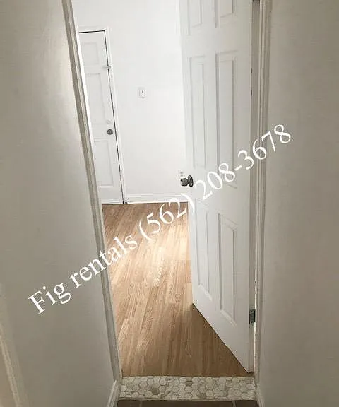 636 N Termino Ave — Photo 11