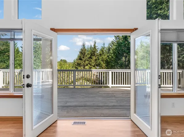 110 E Glacier Crest Road, Grapeview, WA 98546