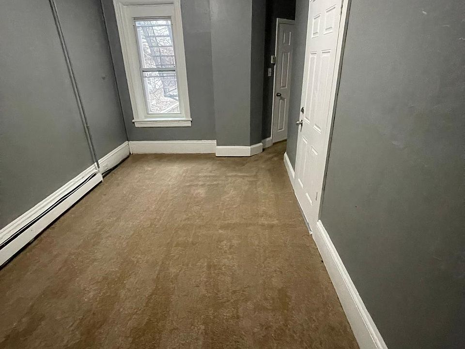 2nd image of 960 S Broad St #2