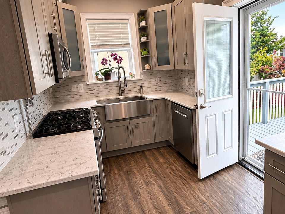 1st image of 2061 Lawton Ave #2