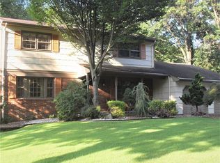 3 Apple Manor Ln, East Brunswick, NJ 08816