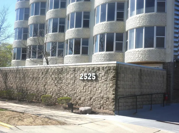 2525 S Shore DRIVE #1D, Milwaukee, WI 53207