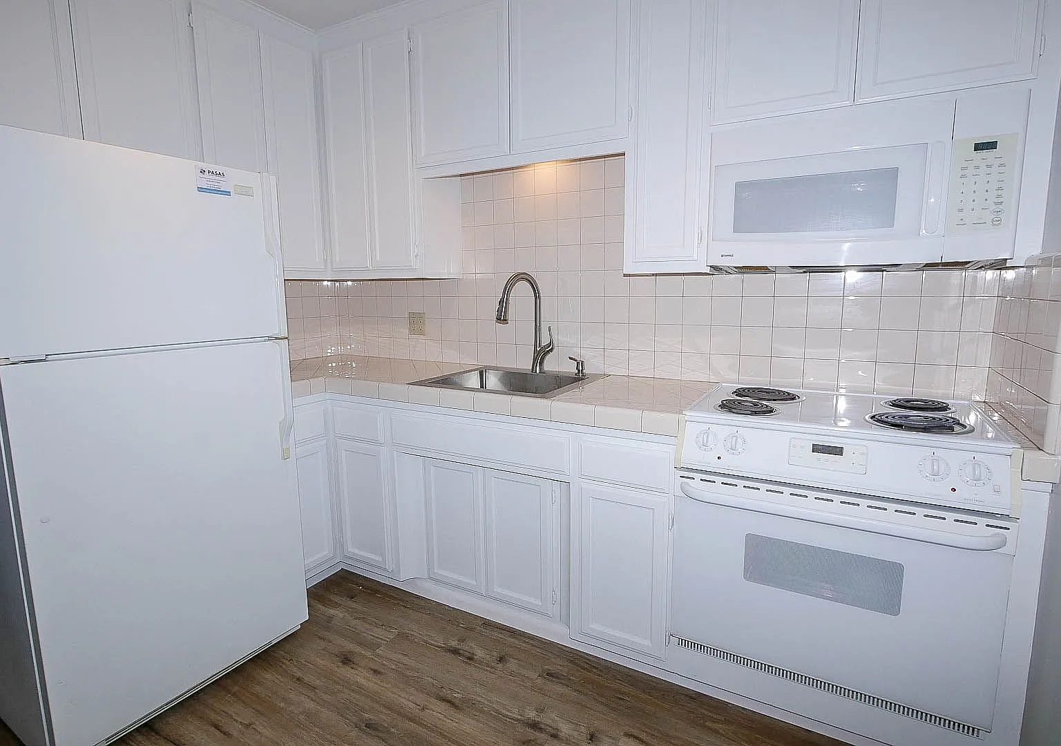 1050 Hornblend Street — Photo 3