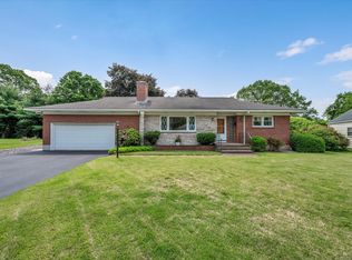 6 Woodlawn Dr, Cromwell, CT 06416