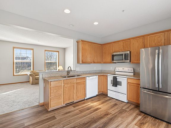 5th image of 11323 Davenport Cir NE Unit D
