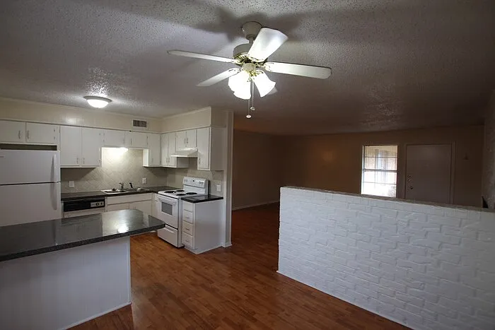 213 Cooper St #20 — Photo 6