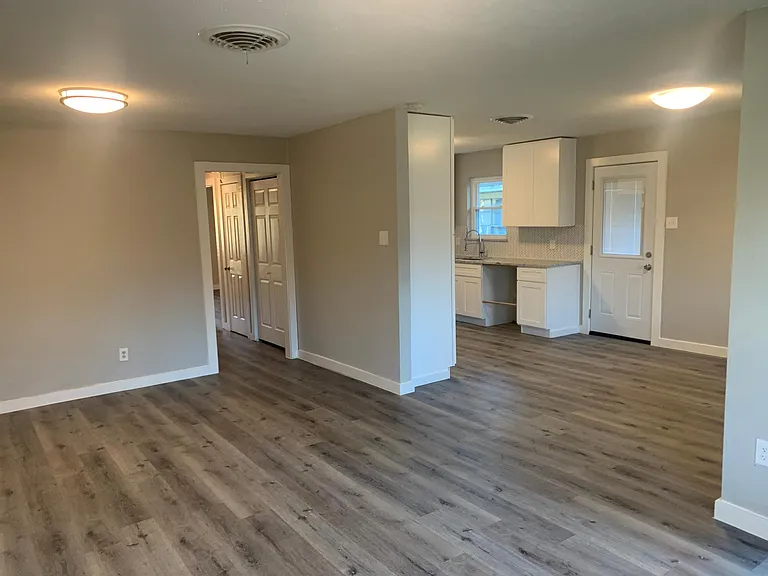 10004 Olmos Dr — Photo 3