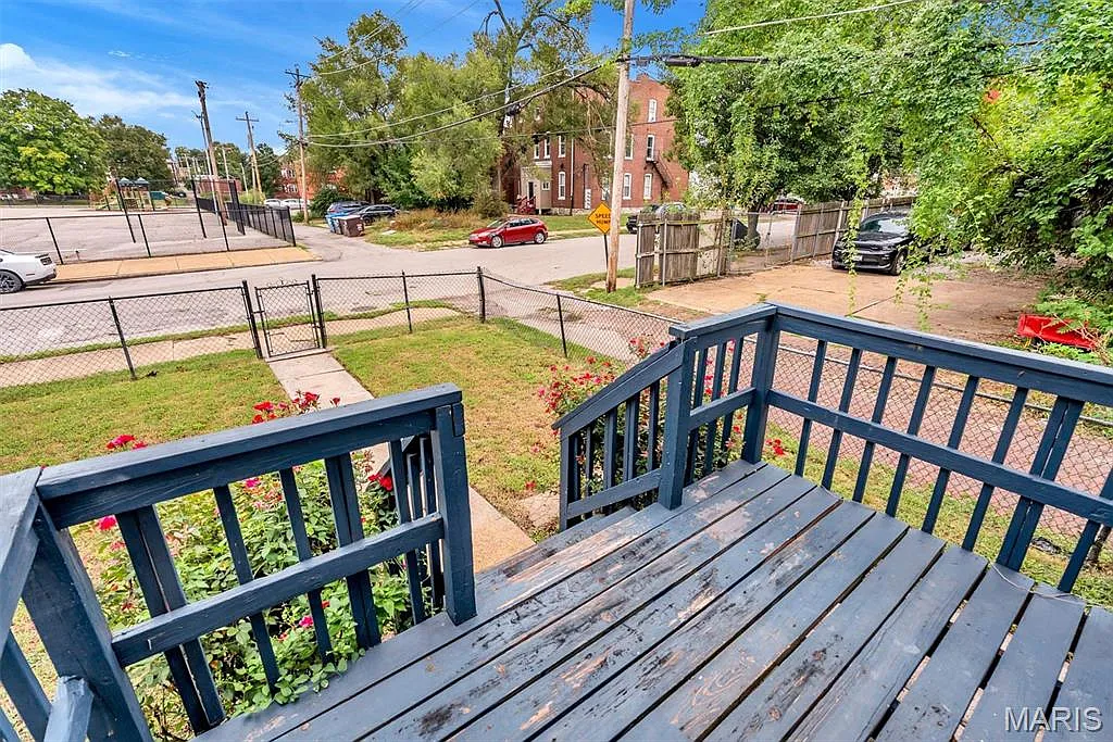 2 bed, 1.0 bath, 1088 sqft, $1,300 — Photo 2