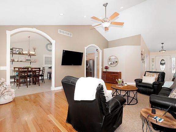 Ceiling fan and lots of room for gatherings between here and the kitchen.